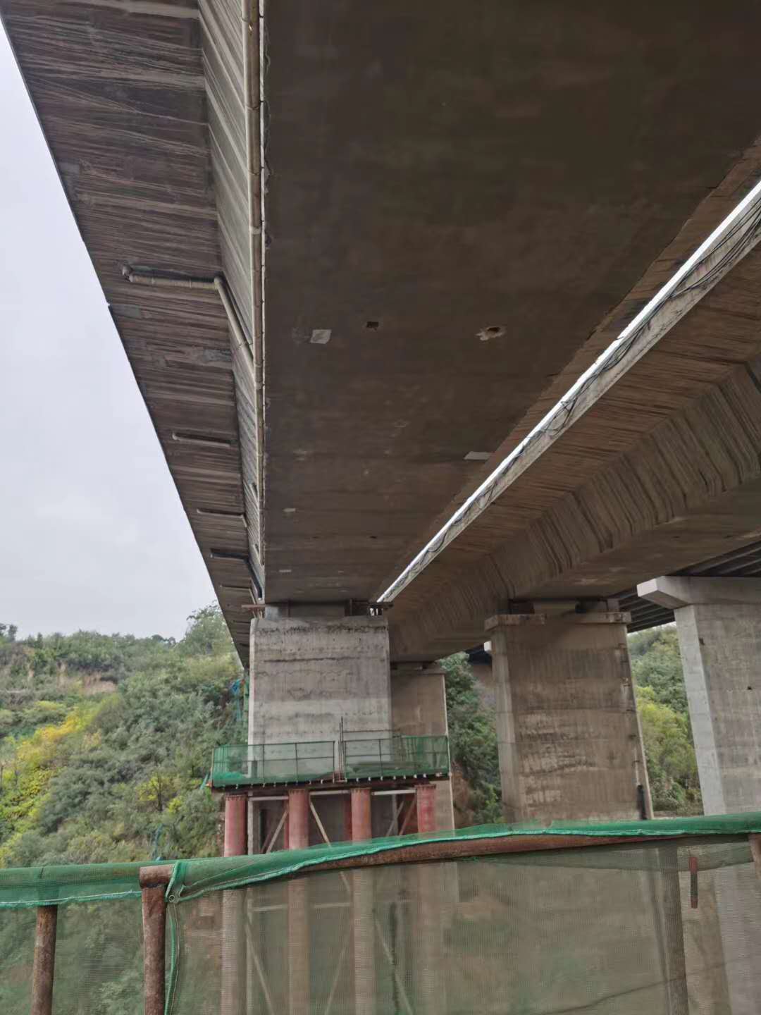 滨海桥梁加固前制定可行设计方案图并用对施工方法